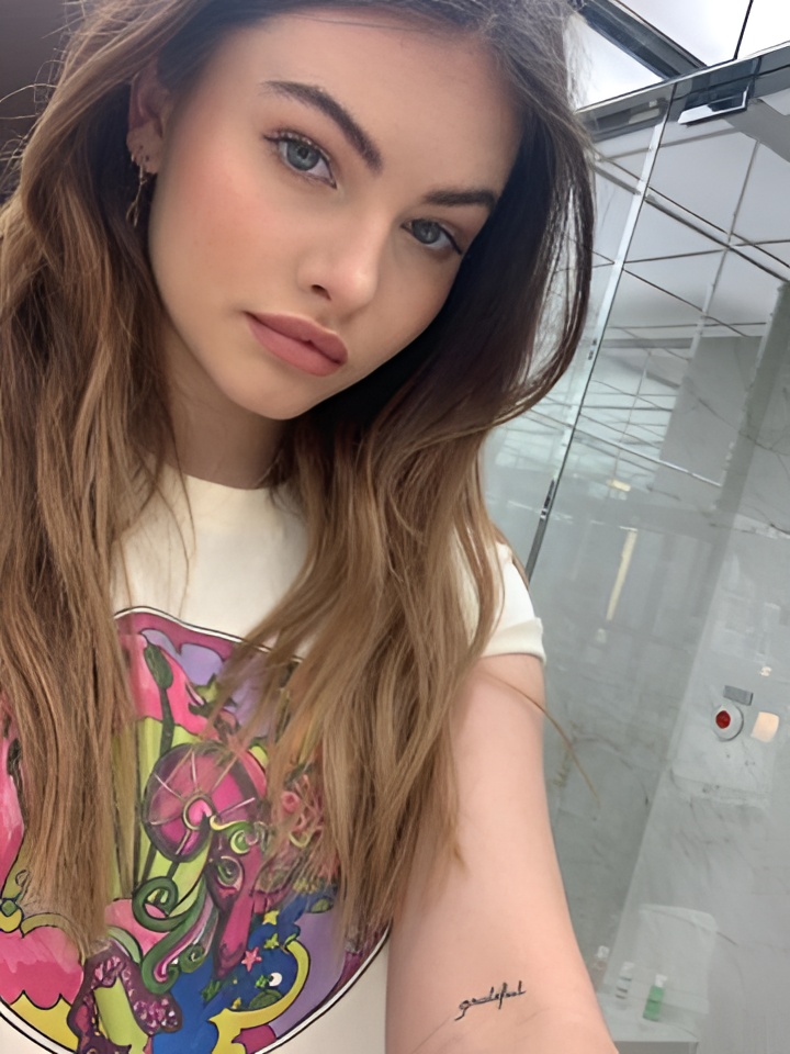 Ева привлекательная девушка из Новодвинска цена от 2000 руб